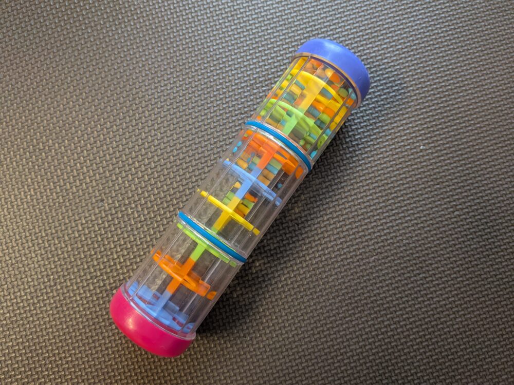 ミニレインボーメーカーの写真
カラフルな筒状のおもちゃ