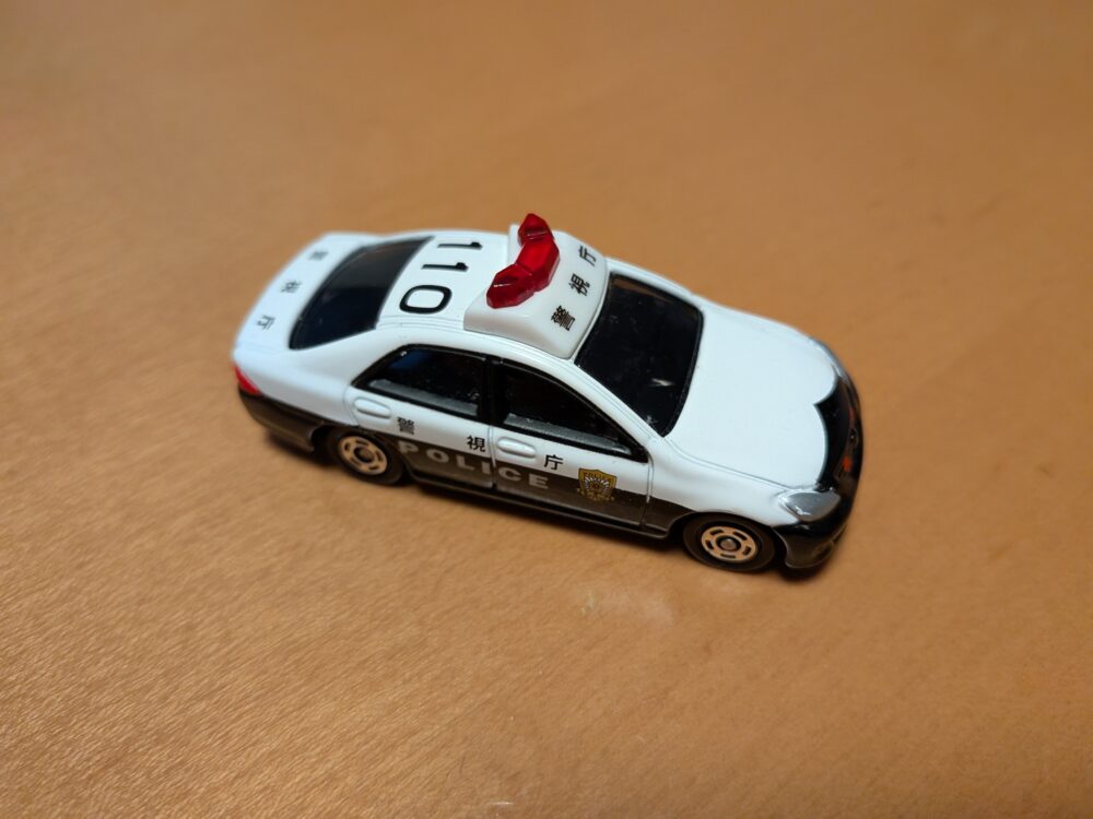 トミカのパトカー