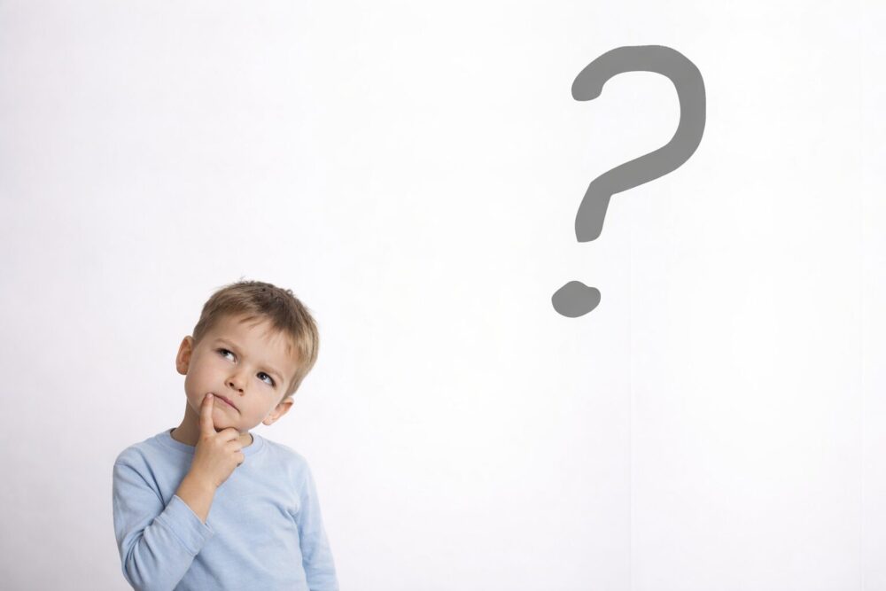 子供が考えている画像